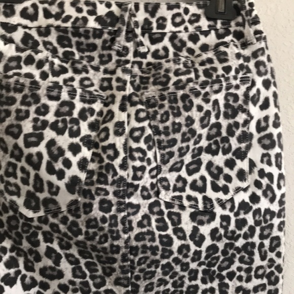 Good American- mini leopard denim skirt - Picture 6 of 7